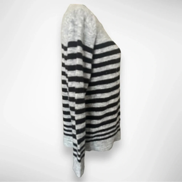 CURRENT AIR Women's Black and Gray Striped Crewneck Sweater Medium | EUC‎ - Picture 4 of 6